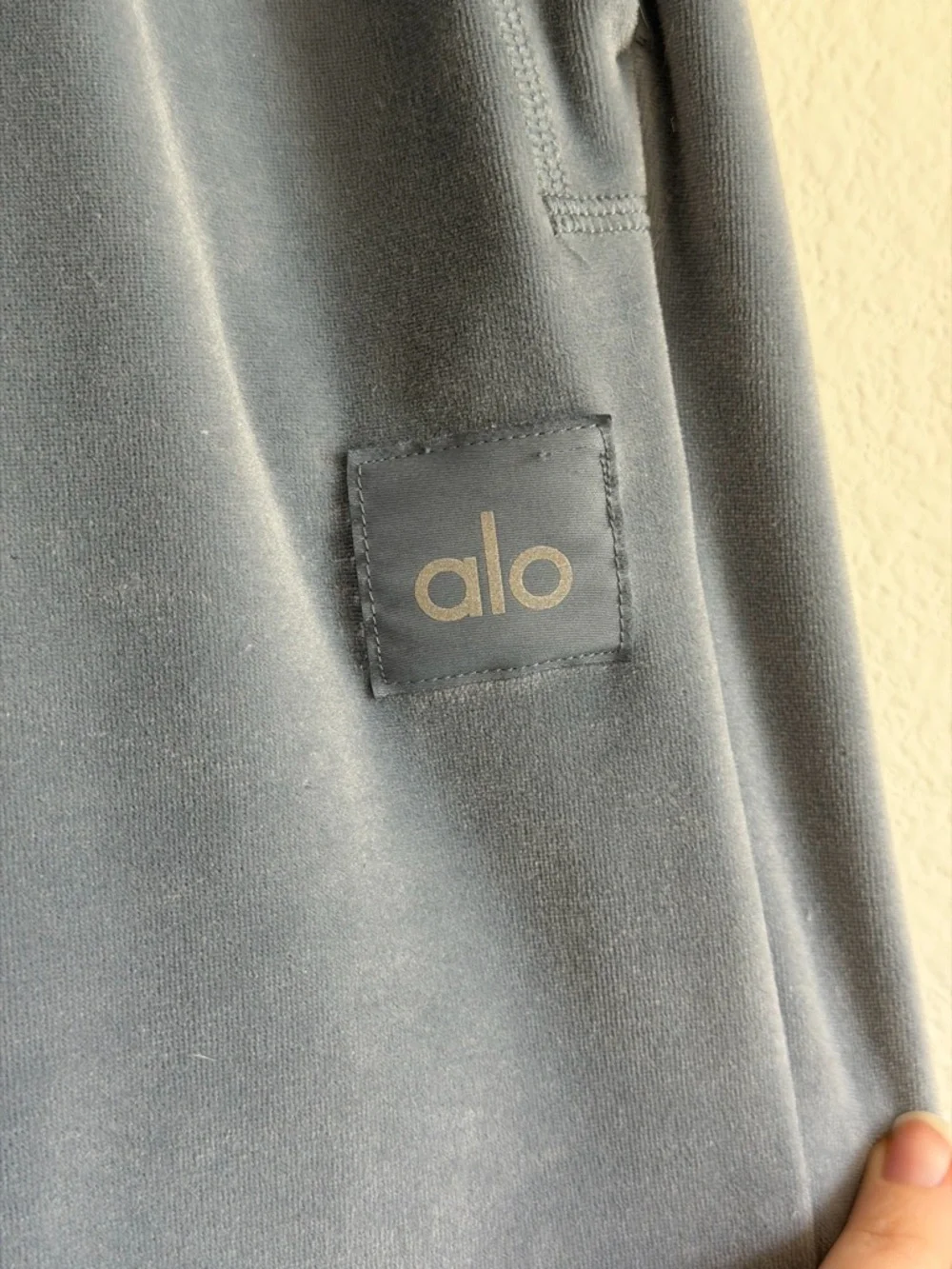 ALO Yoga Glimmer Sweatpants Size Small - Picture 3 of 5